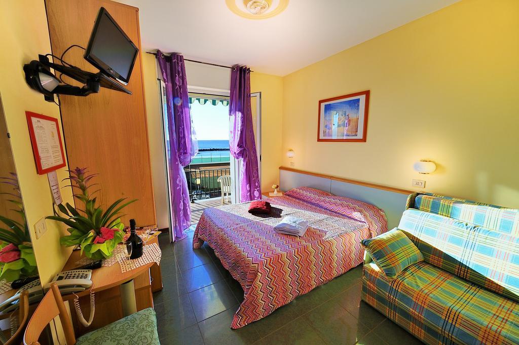 Hotel Lucerna Arma di Taggia Dış mekan fotoğraf